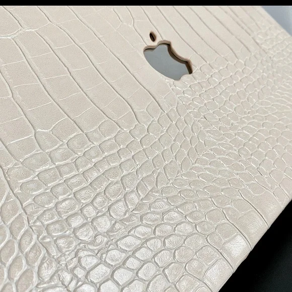 MacBook 13 inch Leather Print Case